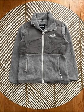 The North Face Women’s Denali Jacket (women’s S)